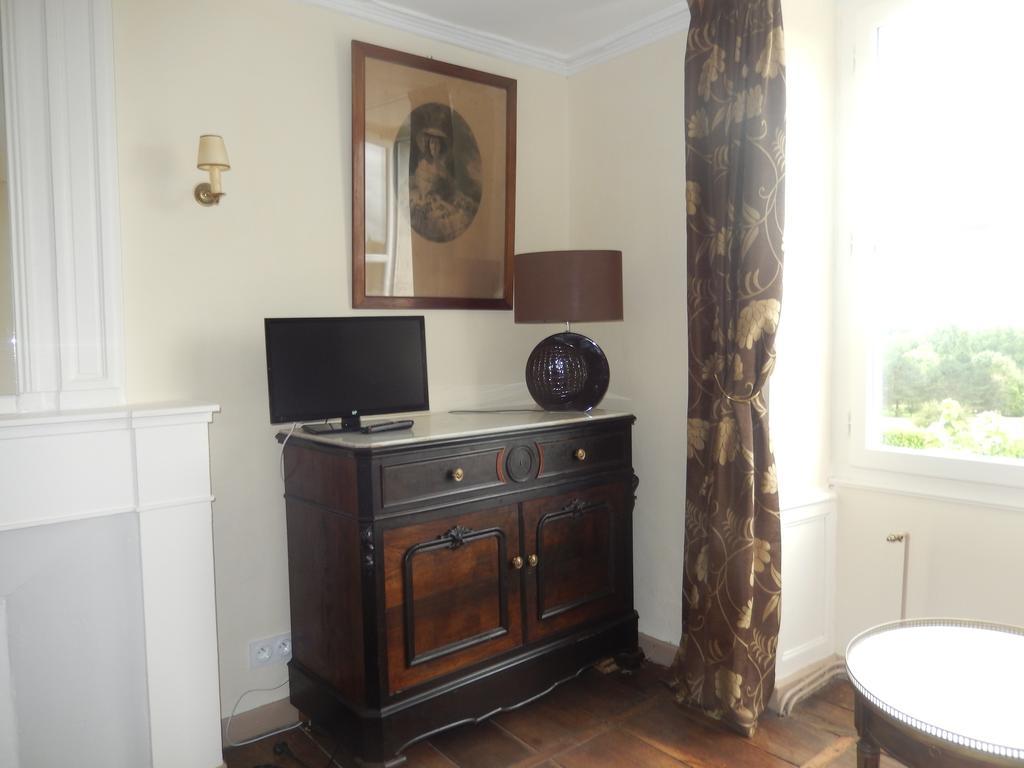 Domaine De Puyrousse Bed & Breakfast Riberac Room photo